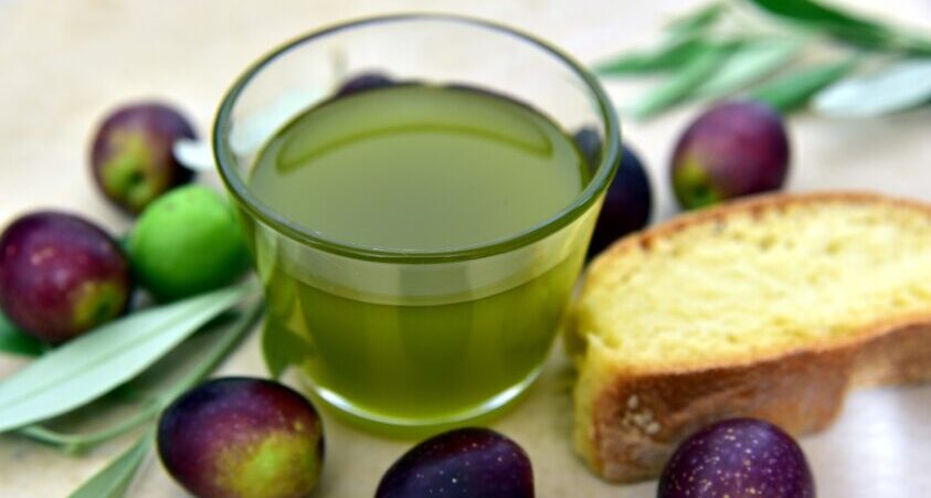 descubre las propiedades del AOVE y descubre si engorda o ayuda a adelgazar