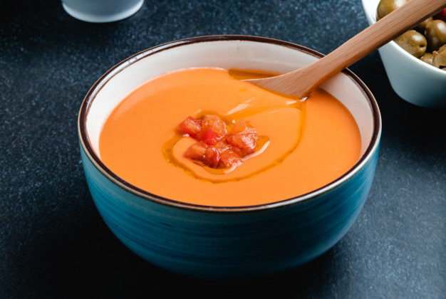 Cocina un tradicional salmorejo cordobés con aceite de oliva extra virgen