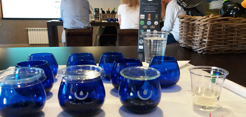 Descubre el maravilloso (y delicioso) mundo de la cata de AOVE